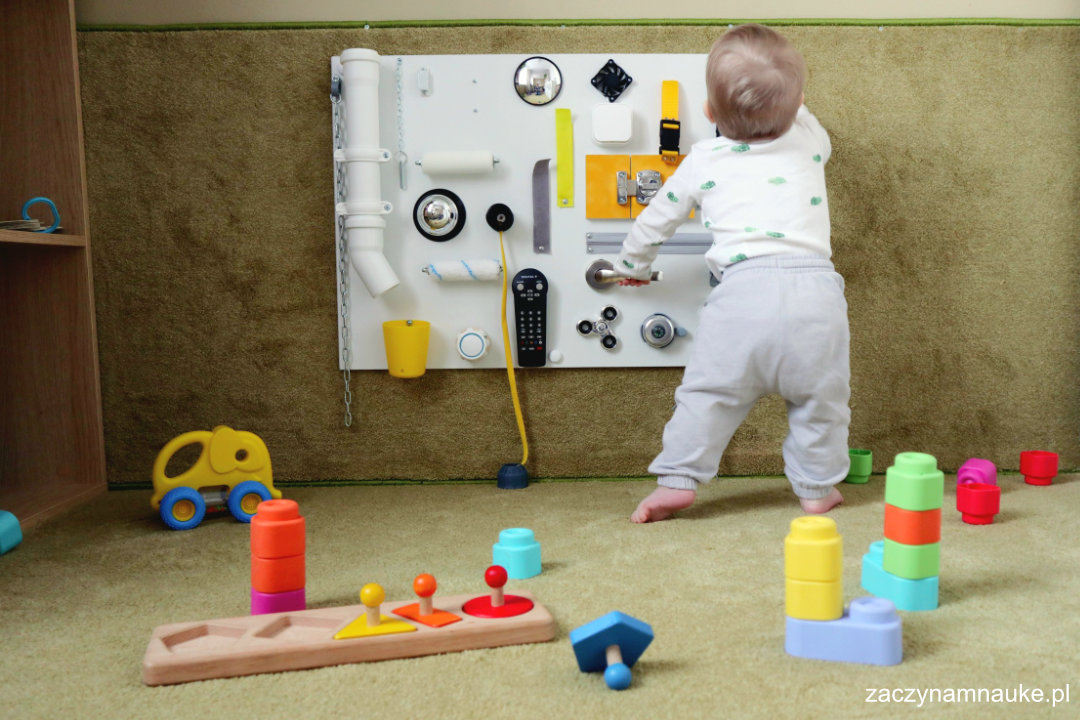 Co kupić półtorarocznemu dziecku? Najlepsze zabawki dla 18 miesięcznego dziecka.