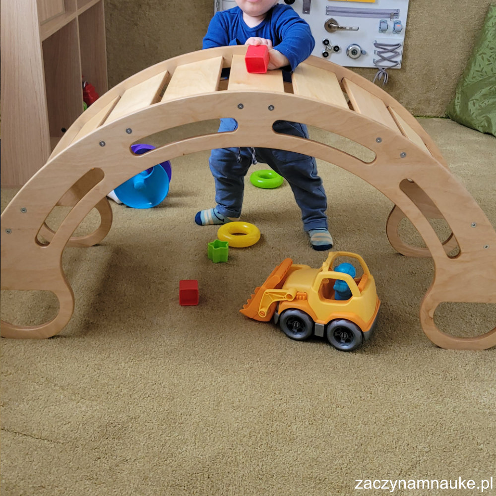 bujak montessori 3w1 stolik zjezdzalnia prezent dla roczniaka połtoraroczne dziecko