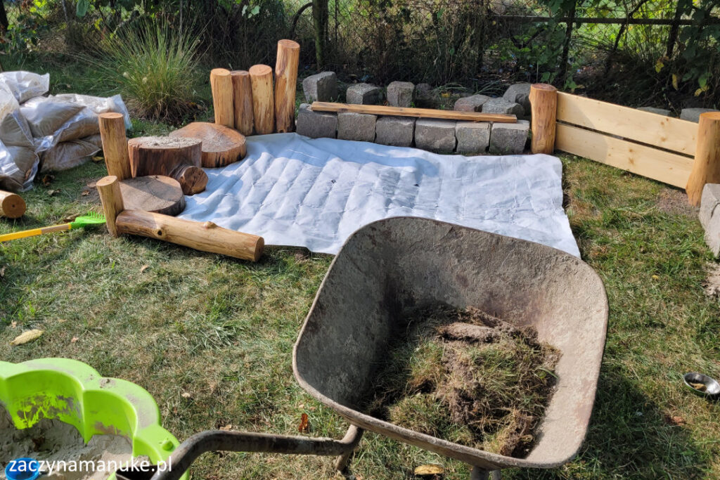 jak zbudowac piasownice diy montessori naturalistyczna naturalna piaskownica z drewna 15